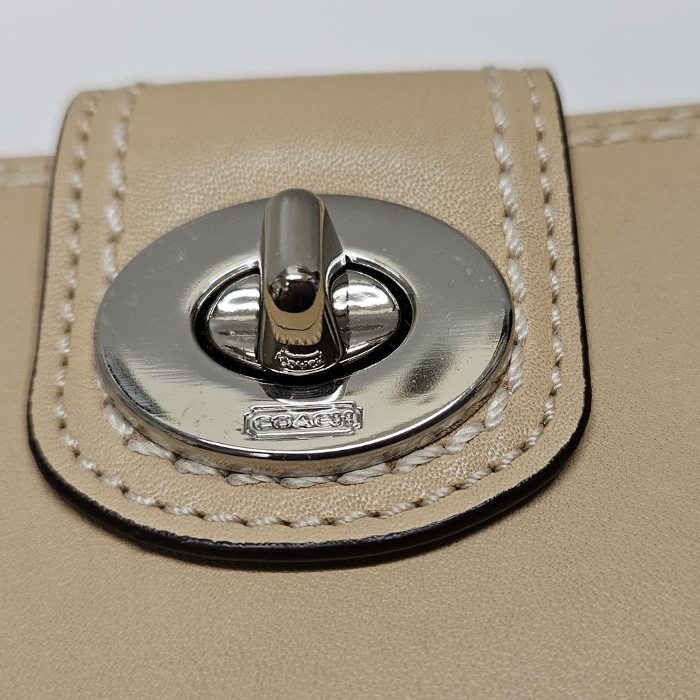 NWOT Coach Wallet - Picture 12 of 12